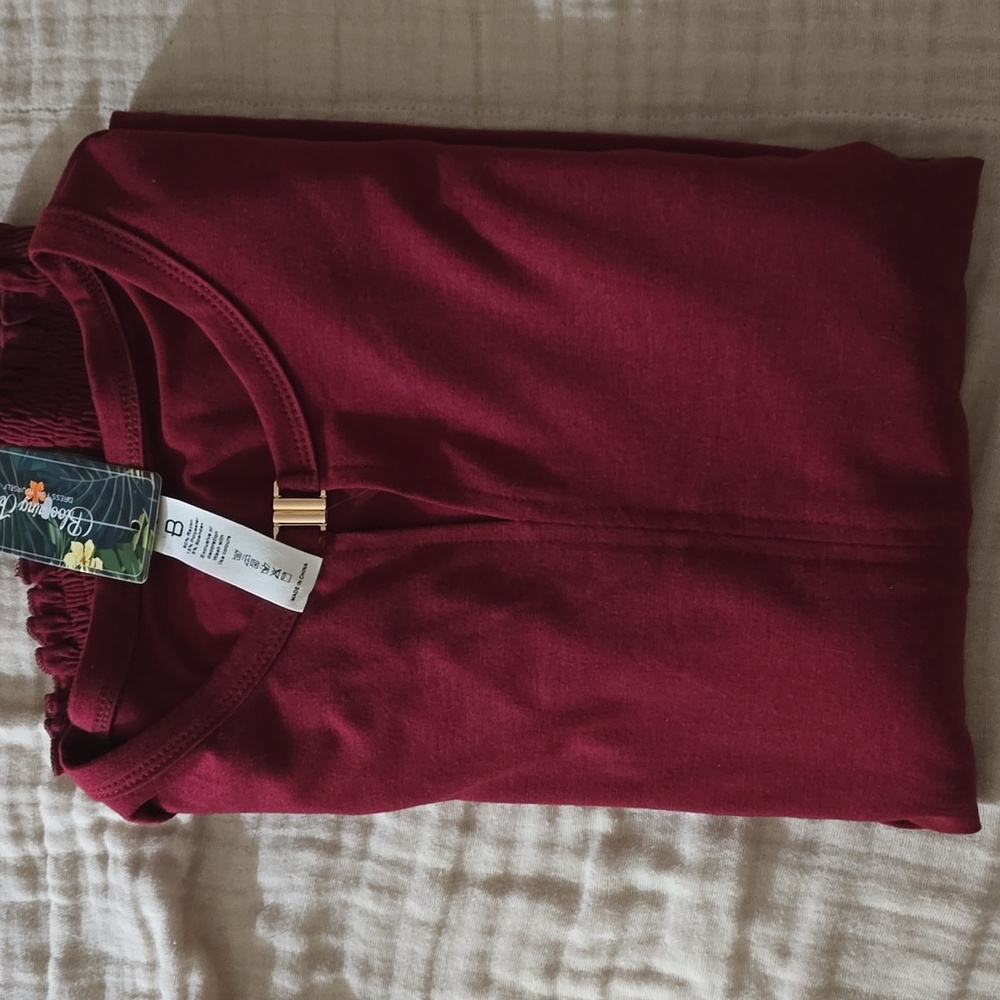 🔻 Elegant Burgundy Women's Top🔻